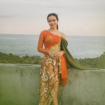 Lirik Lagu Intuisi - Yura Yunita