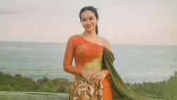 Lirik Lagu Intuisi - Yura Yunita