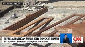 VIDEO: Berselisih Dengan Suami, Istri Bongkar Rumah