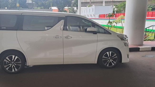 Direktur Penyidikan Jaksa Agung Muda Bidang Tindak Pidana Khusus Kuntadi mengatakan dua mobil yang disita yakni Lexus dan Toyota Vellfire.