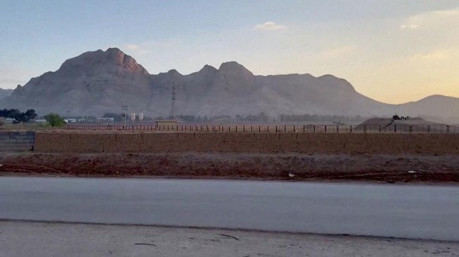 Serangan Israel ke Iran pada Sabtu (26/10) dini hari waktu setempat dilancarkan ke pangkalan-pangkalan militer di Ilam, Khuzestan, dan Teheran.