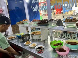 Lezatnya Masakan RM Padang Malah Dicubo yang Legendaris di Bandung