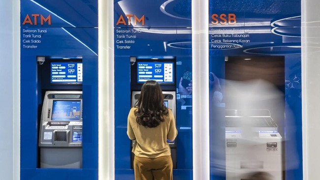 BRI mencatat setoran tunai ATM meningkat 24,5 persen year on year dari yang sebelumnya Rp11,9 triliun pada 2023 menjadi Rp14,9 triliun pada 2024.