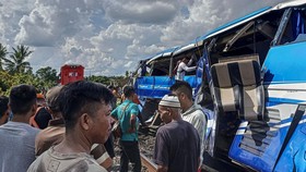 Kereta Api Tabrak Bus di Oku Timur Sumatera Selatan