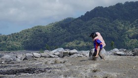 FOTO: Warga Dusun Sumber Langsep Terisolasi Banjir Lahar Semeru