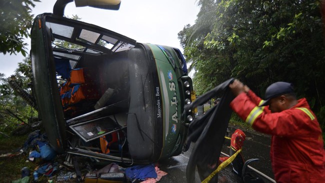 Tragedi di Ciater: Kecelakaan Bus Akibatkan Korban Berjatuhan