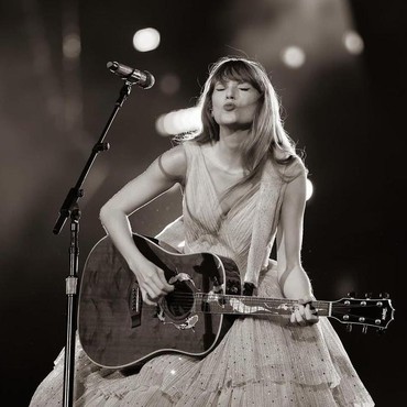 Lirik Lagu Terjemahan August - Taylor Swift