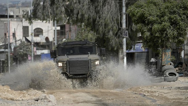Israel menarik mundur Brigade Nahal dari Jalur Gaza, diduga persiapan jelang invasi ke Rafah di Gaza selatan.
