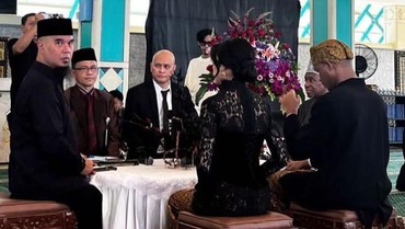 img-title Terpopuler: Nirina Zubir Siap Miskinkan Riri Kasmita Vs Anak Andra Ramadhan Dinikahi Pebisnis