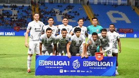 Borneo FC Angkat Trofi Juara Reguler Series Liga 1 2023/2024