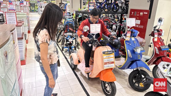 Habis Gajian Beli Sepeda Listrik di Transmart Cuma Rp3,6 Jutaan Transmart Full Day Sale kembali lagi dengan potongan nilai gede-gedean untuk jenis sepeda listrik unik hari ini, Minggu (28/4).