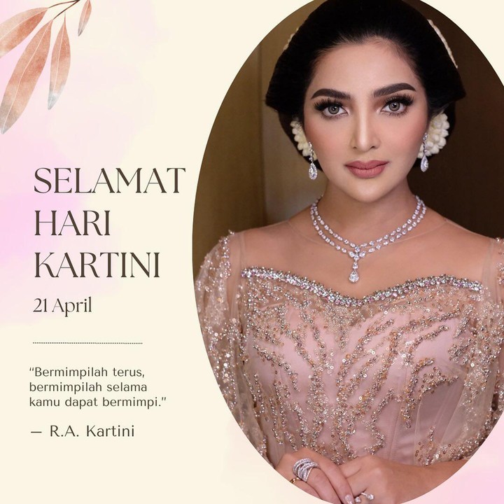 <p>Penyanyi cantik Ashanty membagikan potretnya berkebaya dalam rangka merayakan Hari Kartini. Ia pun menuliskan sebuah caption tentang mengejar mimpi. "Jangan menyerah jika kamu masih ingin mencoba. Jangan biarkan penyesalan datang karena kamu selangkah lagi untuk menang, -RA Kartini-. Semangat selalu perempuan-perempuan hebat di Indonesia," ungkap Ashanty. (Foto: Instagram: @ashanty_ash)</p>