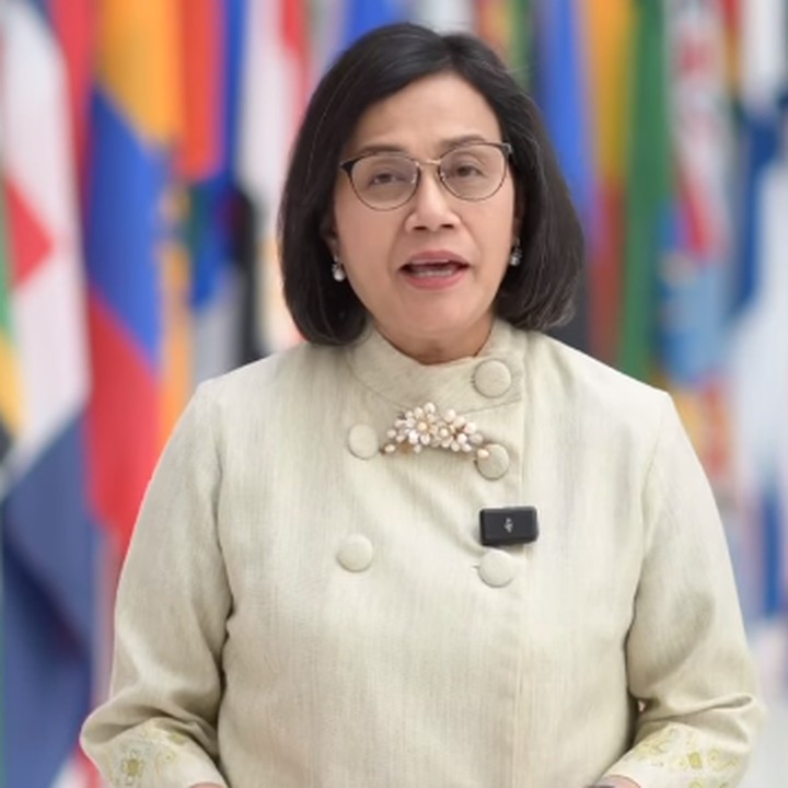 <p>Menteri Keuangan, Sri Mulyani, menyampaikan sebuah kutipan surat yang ditulis oleh Kartini di tahun 1899, Bunda. Untuk melengkapi video tersebut, Sri Mulyani pun mengatakan bahwa bangsa yang maju merupakan bangsa yang perempuannya memiliki kebebasan peran. "Sejatinya, bangsa yang maju adalah bangsa yang para perempuannya memiliki kebebasan peran di segala bidang, boleh memilih jalan hidupnya sendiri, didukung untuk mendapatkan pendidikan yang tinggi, serta mampu hidup mandiri dan merdeka. Ibu kita, Kartini menyebutnya, “emansipasi wanita”," ujarnya. (Foto: Instagram: @smindrawati)</p>