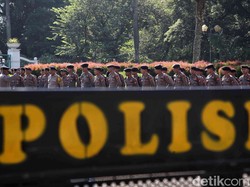 1.477 Personel Gabungan Amankan Demo Buruh Tolak Omnibus Law di Patung Kuda