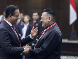 Momen Anies-Ganjar Sapa Tim Prabowo-Gibran Jelang Putusan MK