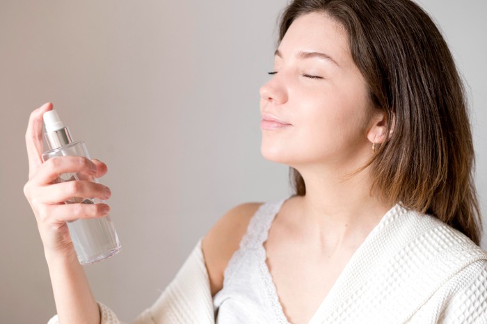 Tips Makeup Anti-Crack yang Bikin Lebih Percaya Diri