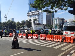 Jalan Medan Merdeka Barat Arah Harmoni Ditutup Jelang Demo Pagi Ini