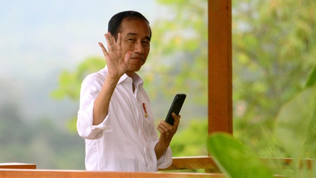 Jokowi mengatakan proyek pengendalian banjir rob di Tambak Lorok dirancang untuk menahan banjir rob selama minimal 30 tahun ke depan.