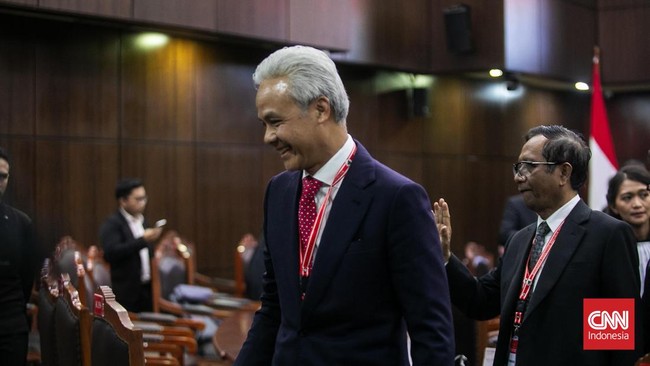 Ketidakhadiran Ganjar Pranowo pada Deklarasi Dukungan Prabowo Subianto untuk Gibran Rakabuming Raka menjadi sorotan.