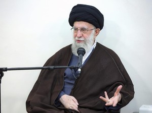 Di Balik Perang Israel-Iran: Mengapa Khamenei Jadi Buruan Dunia? Di Balik Perang Israel-Iran: Mengapa Khamenei Jadi Buruan Dunia?