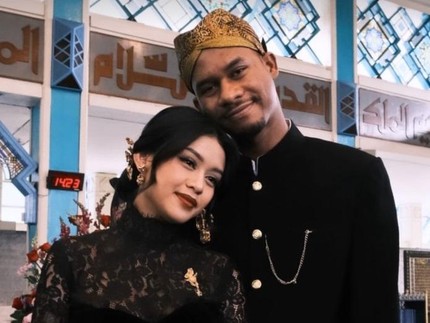 7 Potret Andra Ramadhan Gitaris Dewa 19 Nikahkan Putrinya, Pesan Kocak Curi Perhatian