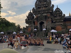 Penggawa Red Sparks dan Bule Ukraina Terpukau Tari Kecak di TMII