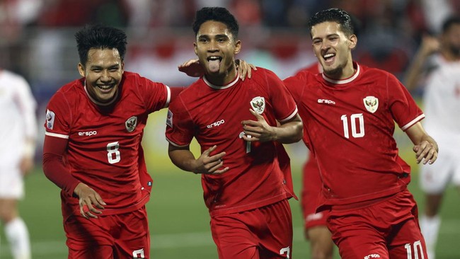 Bek Timnas Indonesia U-23 Justin Hubner bersikap bak 'bodyguard' saat Marselino Ferdinan mendapat provokasi dari pemain Yordania di Piala Asia U-23 2024.