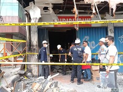 Puslabfor Ambil Sampel Sisa Kebakaran di Basement Toko Bingkai Mampang