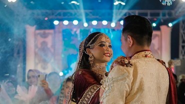 img-title Diberi Uang Panai Rp2 M, Terungkap Isi Suvernir Pernikahan Putri Isnari