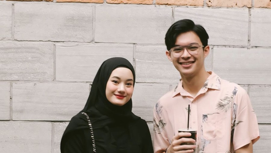 Romantis! Rey Mbayang Makan Malam dan Mancing Ikan Bareng Istri