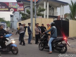 Rumah Via Vallen Digeruduk Massa Aliansi Arek Sidoarjo