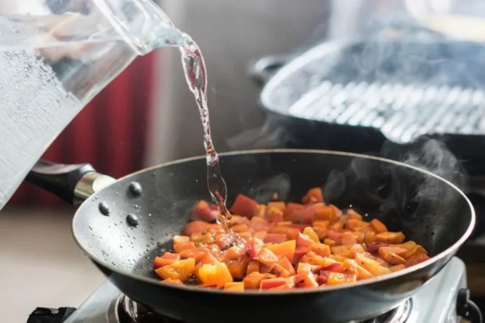 8 Cara Menghangatkan Makanan yang Baru Keluar dari Kulkas