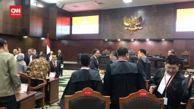 VIDEO: Momen AMIN, Ganjar-Mahfud dan Pengacara Prabowo Bersalaman