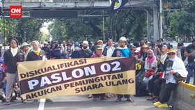 VIDEO: Ratusan Massa Aksi Berkumpul di Patung Kuda Pantau Putusan MK