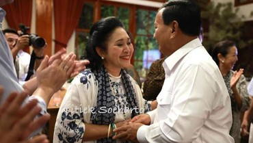 Didoakan Jadi Ibu Negara, 7 Potret Titiek Soeharto Setia Temani Prabowo Saat Pilpres 2024