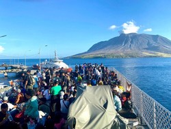Warga di Radius 6 Km Gunung Ruang Sitaro Mulai Dievakuasi ke Manado-Bitung
