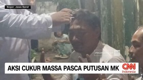 VIDEO: Aksi Cukur Massa Pasca Putusan MK