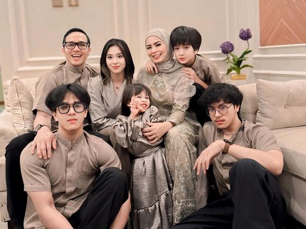 7 Potret Anak Kembar Fadli Akhmad, Salah Satunya Zee Member JKT 48