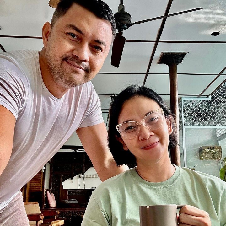 <p>Melalui akun Instagram pribadi, Anjasmara dan Dian kerap membagikan momen kebersamaan. Mulai dari aktivitas biasa, hingga momen-momen romantis saat berduaan. (Foto: Instagram @anjasmara dan @bu_deedee)<br /><br /><br /></p>