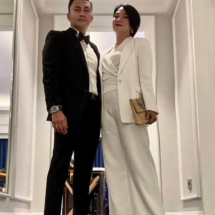 <p>Anjasmara dan Dian Nitami adalah salah satu pasangan selebriti Indonesia yang hidup harmonis, Bunda. Keduanya menikah pada 1999 dan sudah membangun rumah tangga selama 25 tahun. (Foto: Instagram @anjasmara dan @bu_deedee)<br /><br /><br /></p>