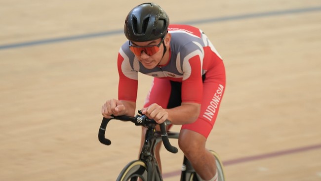 Atlet balap sepeda Indonesia, Bernard van Aert, berhasil meraih tiket ke Olimpiade 2024 Paris setelah lolos kualifikasi untuk disiplin track nomor Omnium Putra.