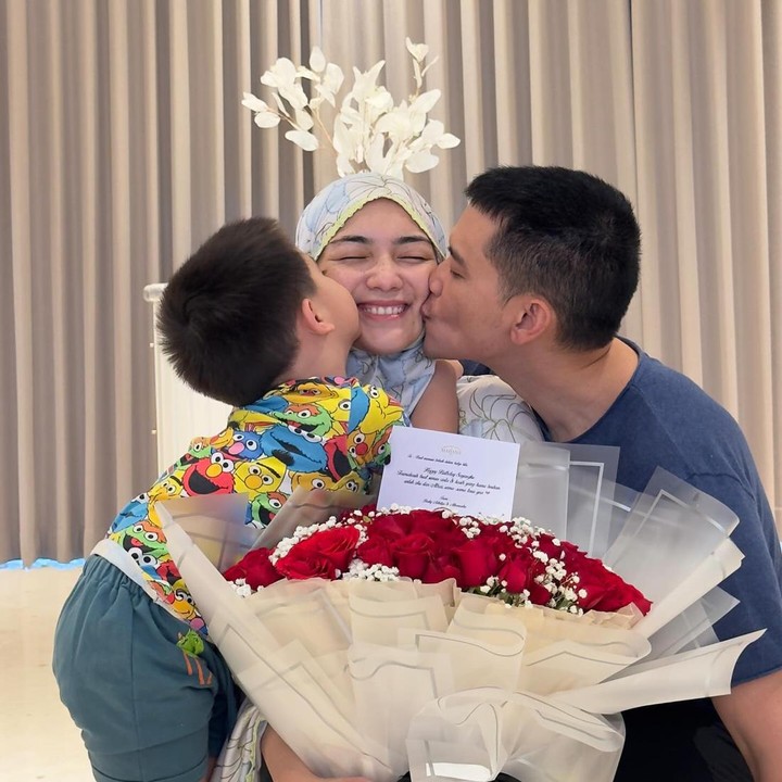 <p>Keceriaan semakin bertambah dengan kehadiran sang putra yang bernama Keene Atharrazka. Anak lelaki kelahiran 28 Agustus 2020 itu sudah hampir berusia 4 tahun, lho. (Foto: Instagram @citraciki)</p>