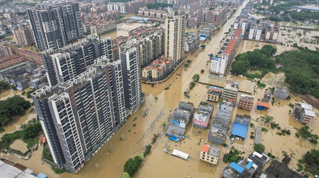 Pemerintah Provinsi Guangdong, China, mengevakuasi seluruh warga di Kota Jiangwan, Shaoguan, karena banjir bandang akibat hujan badai.