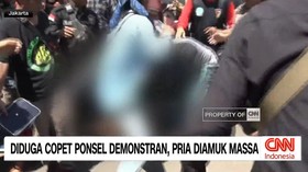 VIDEO: Diduga Copet Ponsel Demonstran, Pria Diamuk Massa