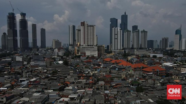 Jakarta bersiap melepas status ibu kota negara RI setelah UU DKJ disahkan Presiden Jokowi pada 25 April 2024. Apa saja dampaknya bagi warga dan aparat Jakarta?