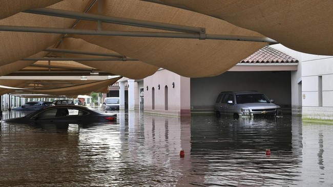 Dampak Hujan Lebat di Dubai: Banjir Tetap Menggenangi Area Tertentu