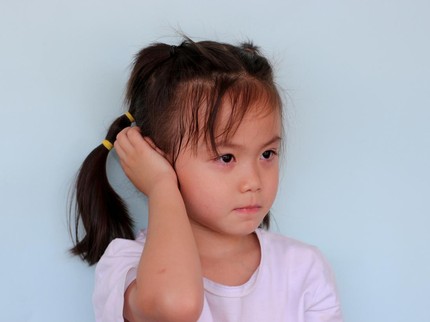 5 Penyebab Telinga Anak Sakit dan Pertolongan Pertamanya