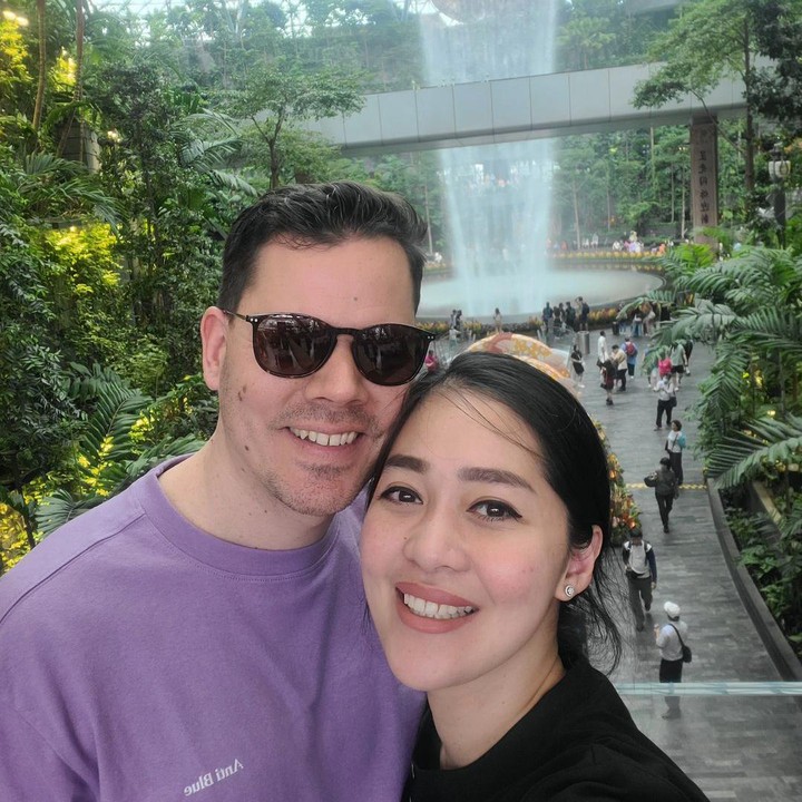 <p>Gracia Indri menikah dengan pria Belanda bernama Jeffrey Slijpen, Bunda. Pasangan yang sudah dikaruniai seorang anak perempuan ini menjalani rumah tangga harmonis dan kerap membagikan momen di akun Instagram. (Foto: Instagram @graciaz14)<br /><br /><br /></p>