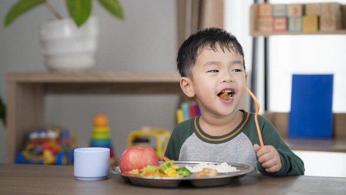 Ilustrasi Anak Makan