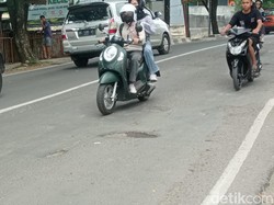 Banyak Jalan Berlubang di Palembang
